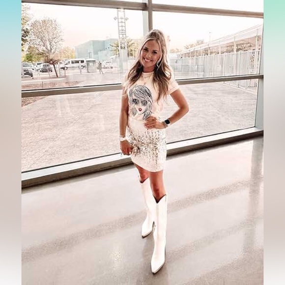 NWT Silver Sequin Stretch Skirt, Retail: $39.99 - Picture 8 of 15